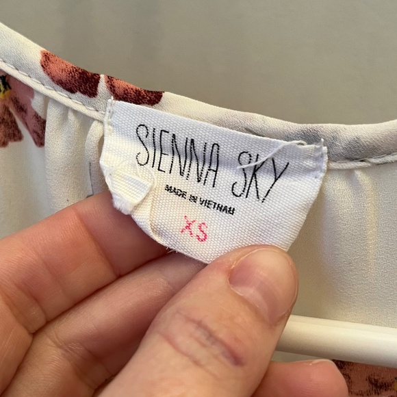 Sienna Sky floral wrap shirt XS - Picture 3 of 4